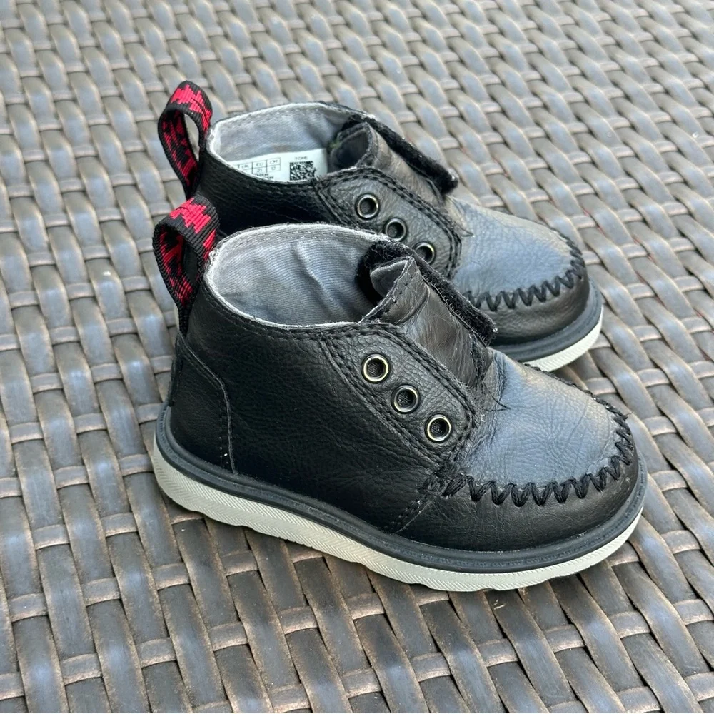 Toms Black Chukka Boots, Size 5 Toddler, Hook and Loop Slip On, Kids Shoes